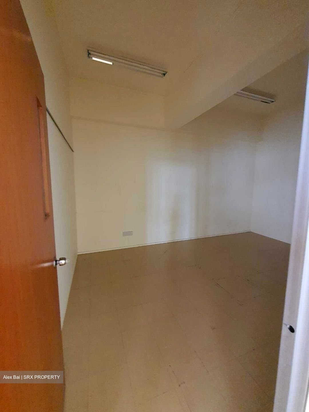 Kew Sian King (D18), Office #456708291